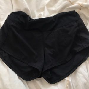 Lululemon black speed up shorts 2.5”